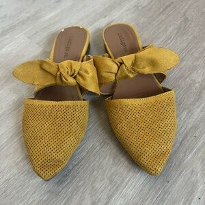 Indigo Women's Yellow mustard Bow Pointed Toe Mules clog 6